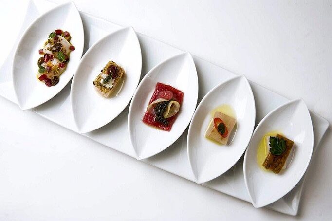 small portions of dishes on the Japanese diet